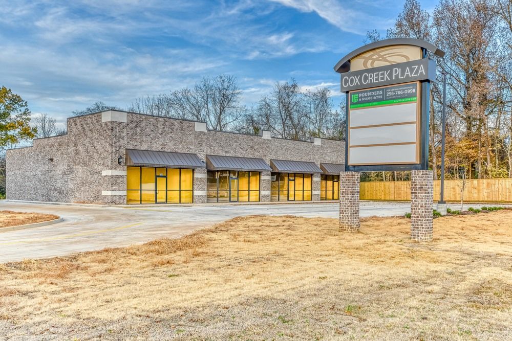 Cox Creek Plaza: 750 Cox Creek Pkwy, Florence, AL 35630